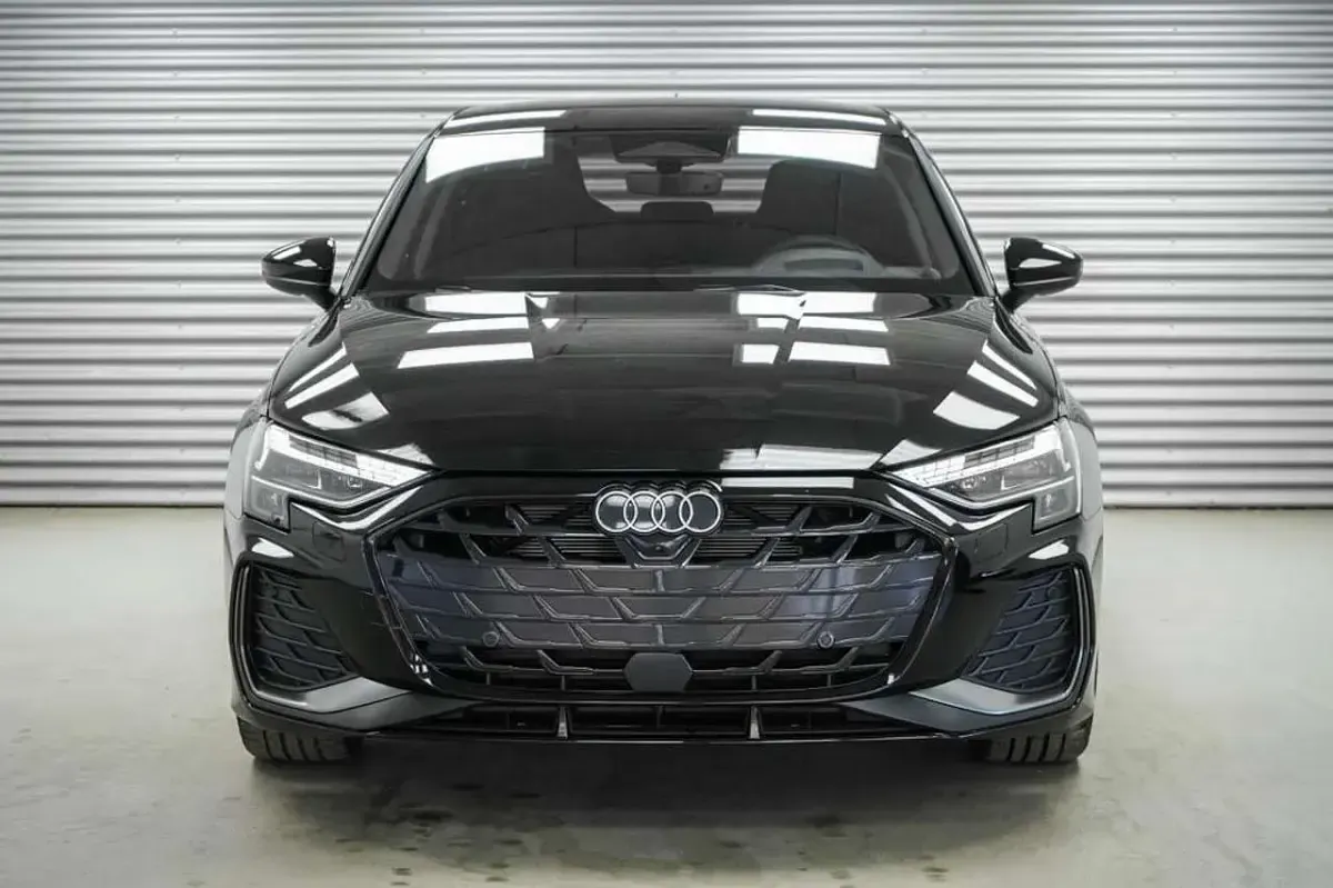 Neu Audi A3 204 PS (150 kW) 2026 Mythosschwarz metalli... Limousine