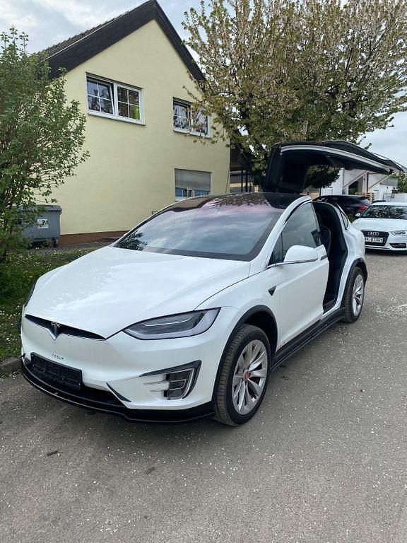 Weiß Gebraucht 2017 Tesla Model X Plaid SUV | 39.490 € (Fairer Preis) - Bild 1/4