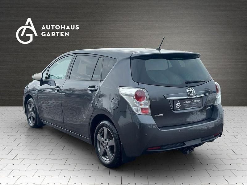 Gebraucht Toyota Verso Skyview Edition 128 PS (94 kW) 2016 Grau Van / Kleinbus