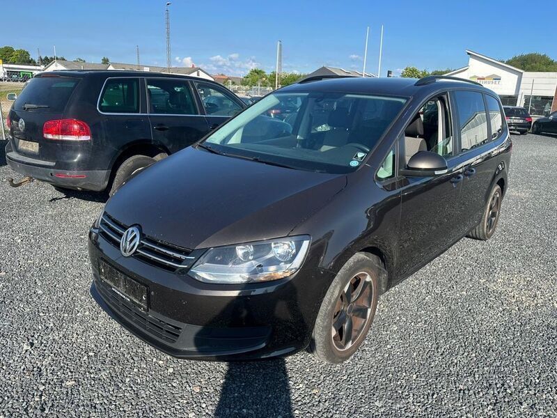 Schwarz Gebraucht 2015 VW Sharan Trendline Van / Kleinbus | 5.400 € - Bild 1/4