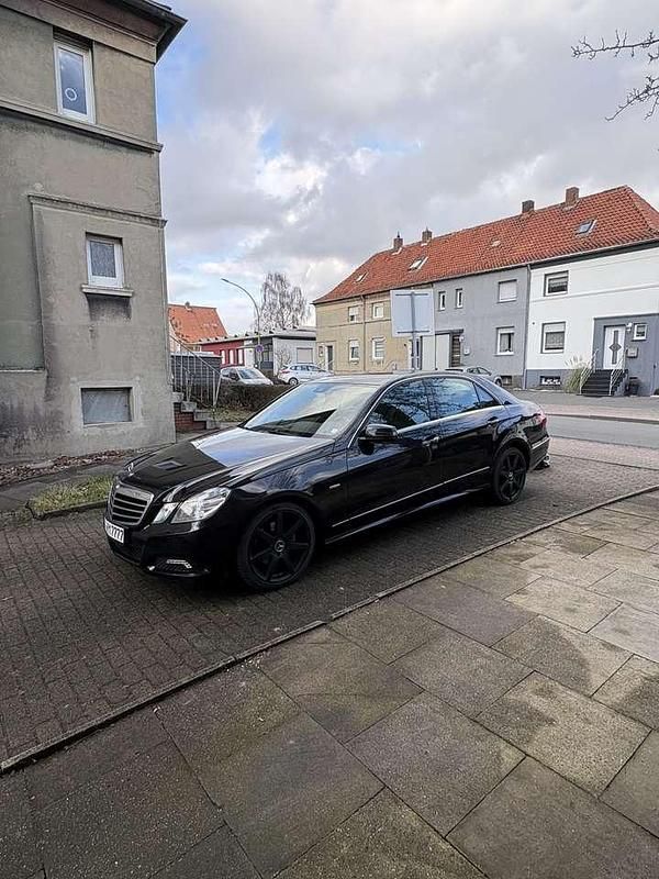 Gebraucht Mercedes E200 Avantgarde 184 PS (135 kW) 2009 Schwarz Limousine