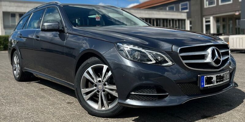 Schwarz Gebraucht 2014 Mercedes E220 Edition Kombi | 17.000 € (Etwas zu teuer) - Bild 1/4