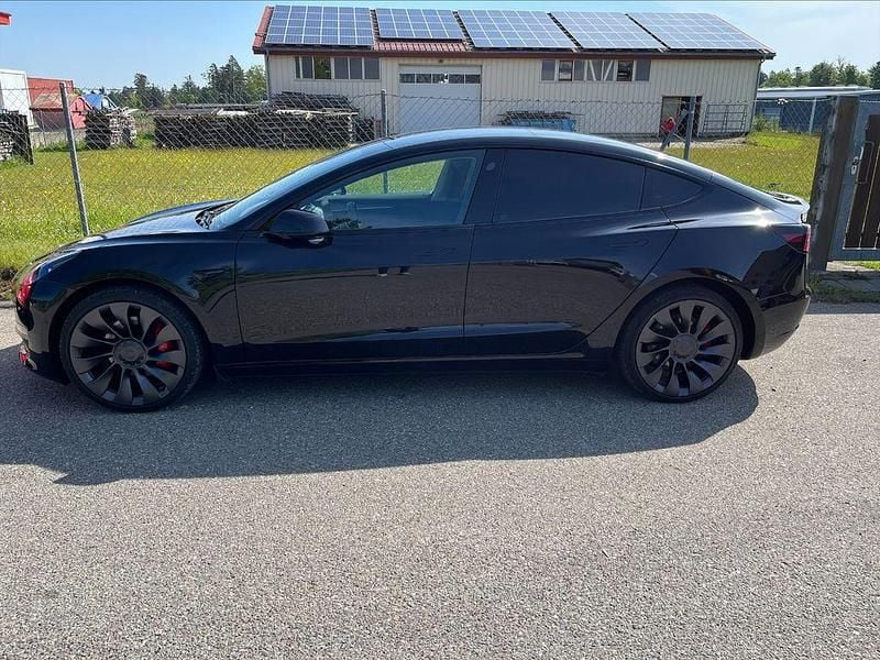 Schwarz Gebraucht 2022 Tesla Model 3 Limousine | 31.500 € (Fairer Preis) - Bild 1/4