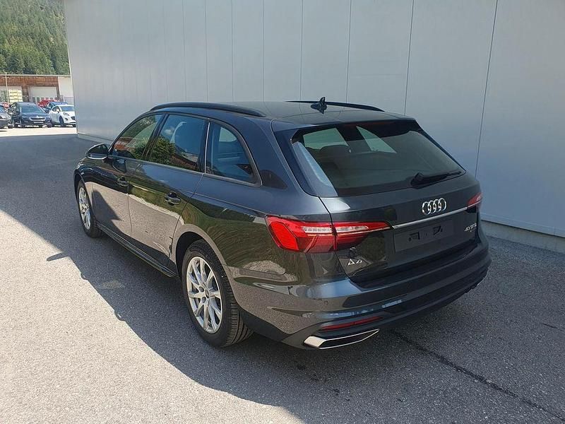 Gebraucht Audi A4 Sport 204 PS (150 kW) 2024 Grau Kombi