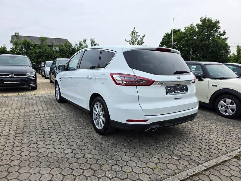 Gebraucht Ford S-MAX Titanium 179 PS (131 kW) 2017 Weiß Van / Kleinbus