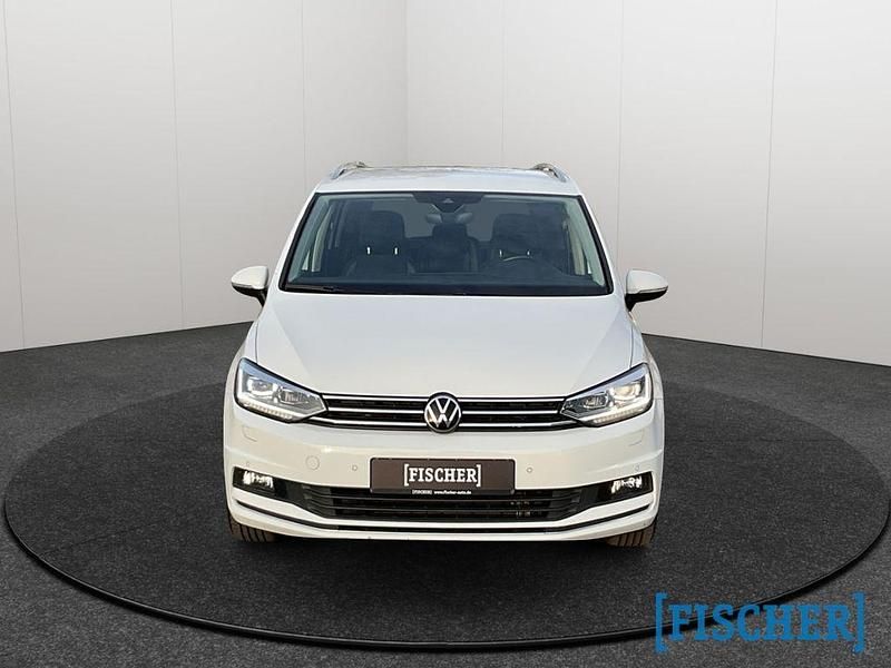 Gebraucht VW Touran Active 150 PS (110 kW) 2022 Weiss Van / Kleinbus