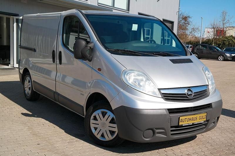 Gebraucht Opel Vivaro 114 PS (83 kW) 2010 Silber Van / Kleinbus