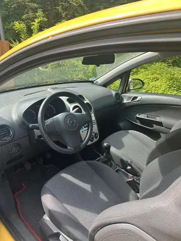 Gebraucht Opel Corsa Edition 66 PS (48 kW) 2009 Gelb Kleinwagen