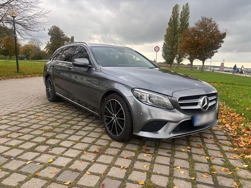 Grau Gebraucht 2018 Mercedes C220 Kombi | 20.290 € (Guter Preis) - Bild 1/4
