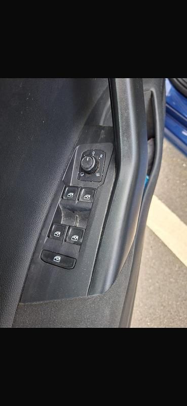 Blau Gebraucht 2019 VW Polo Comfortline Kleinwagen | 10.950 € (Fairer Preis) - Bild 1/4