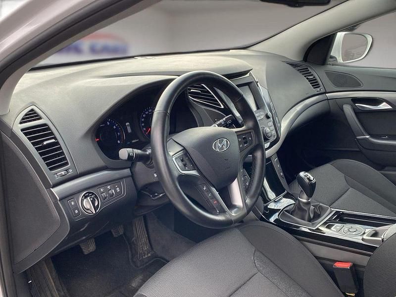 Gebraucht Hyundai i40 Space 135 PS (99 kW) 2019 Weiß Kombi