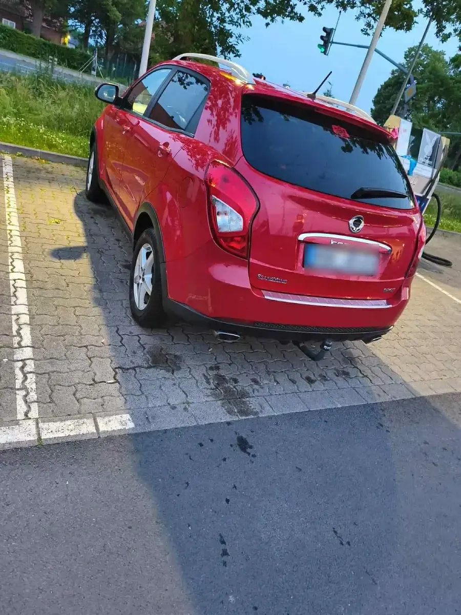 Gebraucht SsangYong Korando 178 PS (130 kW) 2015 Rot SUV