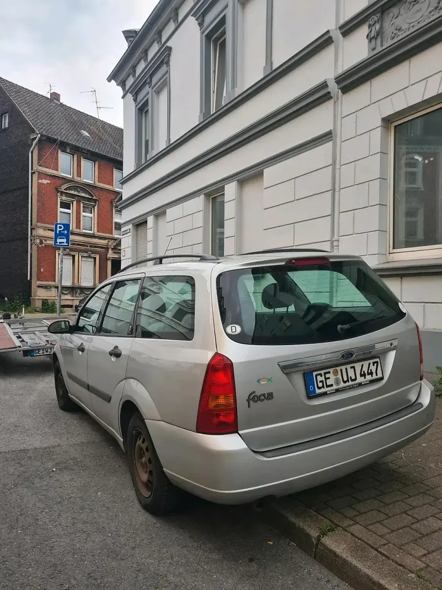Gebraucht Ford Focus 100 PS (73 kW) 1999 Grau Kombi