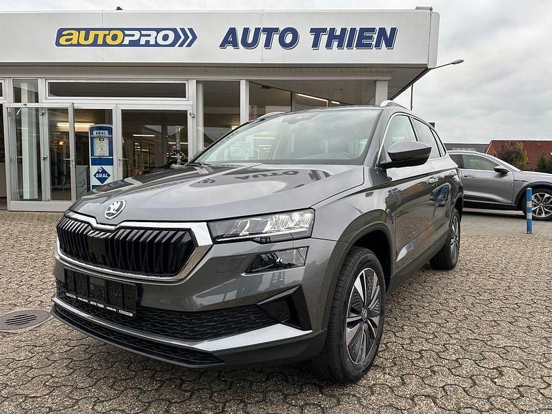 Schwarz Neu 2025 Skoda Karoq Selection SUV | 33.150 € (Guter Preis) - Bild 1/4