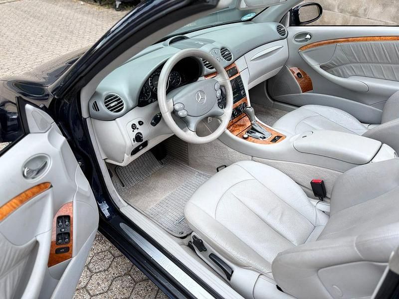 Gebraucht Mercedes CLK200 163 PS (119 kW) 2005 Blau Cabrio