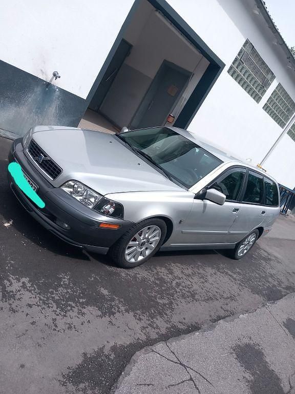 Silber Gebraucht 2004 Volvo V40 Standard Kombi | 1.250 € (Guter Preis) - Bild 1/4