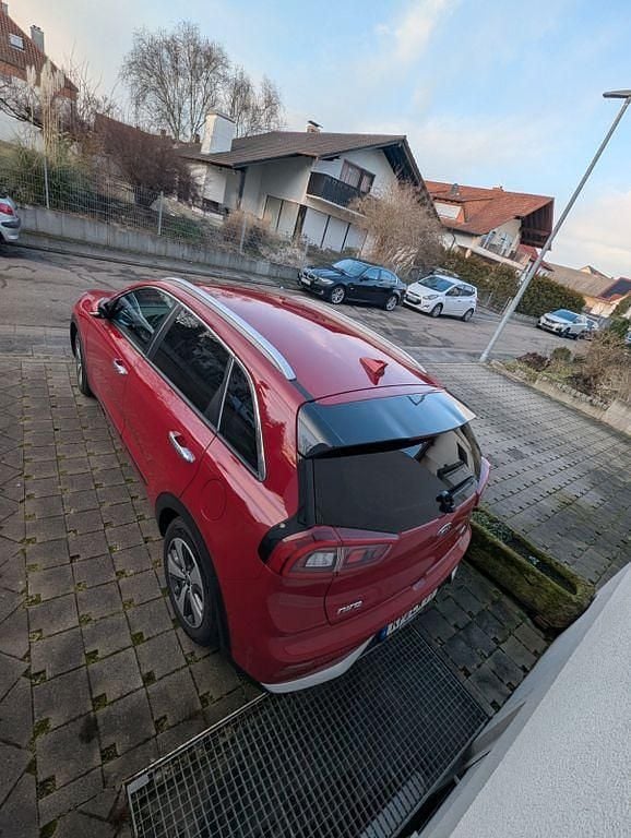 Gebraucht Kia Niro Vision 141 PS (103 kW) 2019 Rot SUV