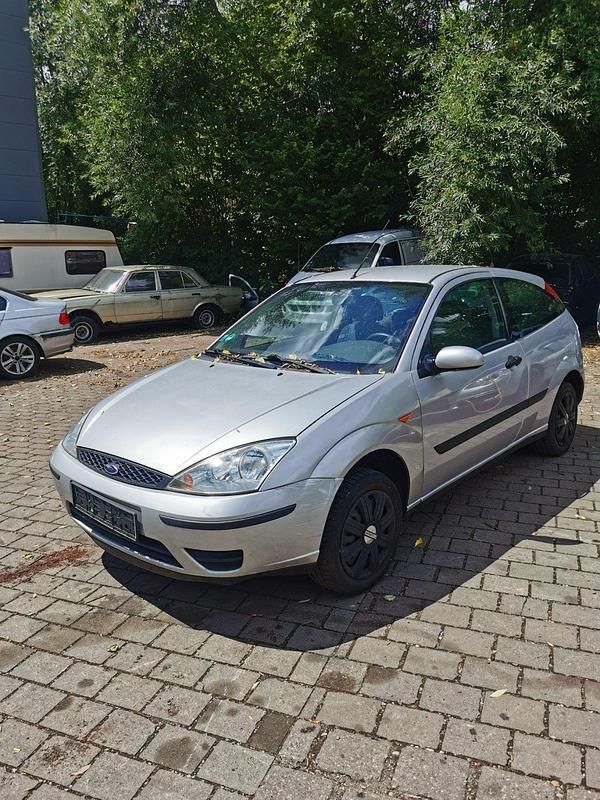 Silber Gebraucht 2004 Ford Focus Limousine | 1.300 € (Guter Preis) - Bild 1/4