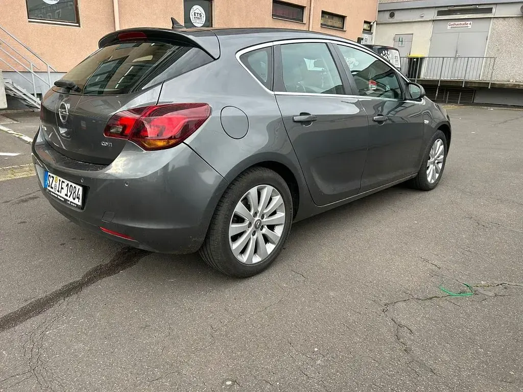 Usata Opel Astra 125 CV (91 kW) 2011 Grigio Berlina
