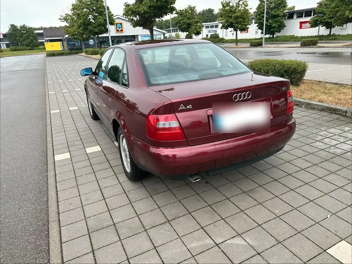 Gebraucht Audi A4 101 PS (74 kW) 1998 Rot Limousine
