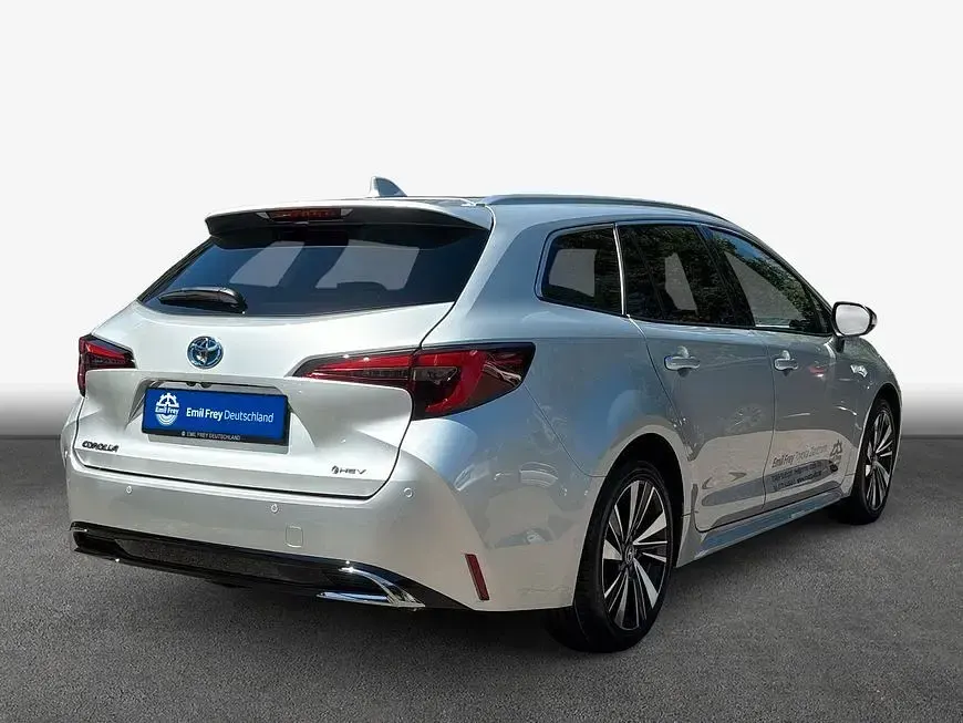 Neu Toyota Corolla 178 PS (130 kW) 2026 Silber Limousine