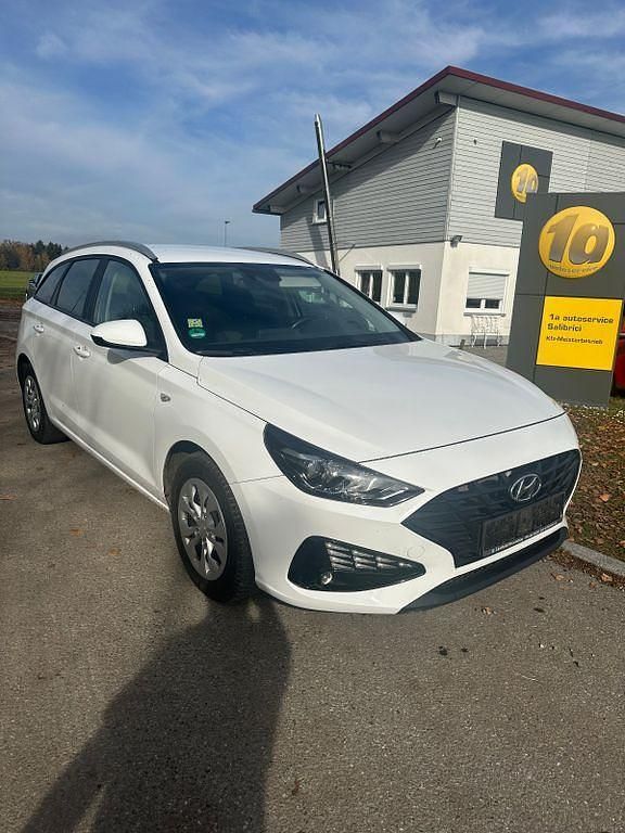 Weiß Gebraucht 2021 Hyundai i30 Select Kombi | 13.600 € (Guter Preis) - Bild 1/4