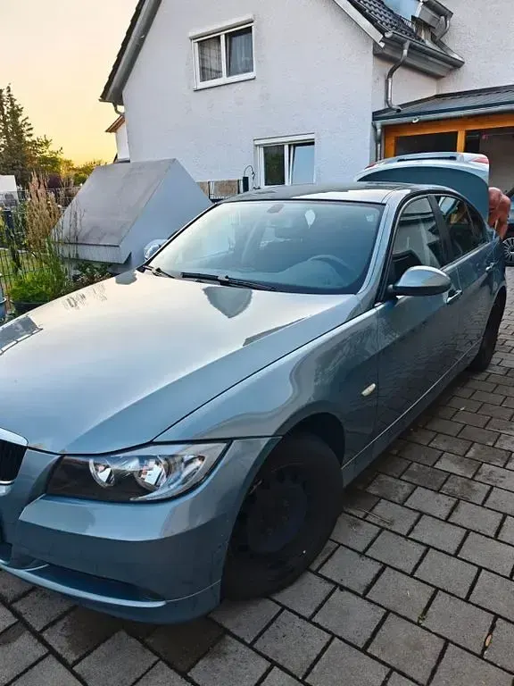 Gebraucht BMW 318 129 PS (94 kW) 2007 Grau Limousine