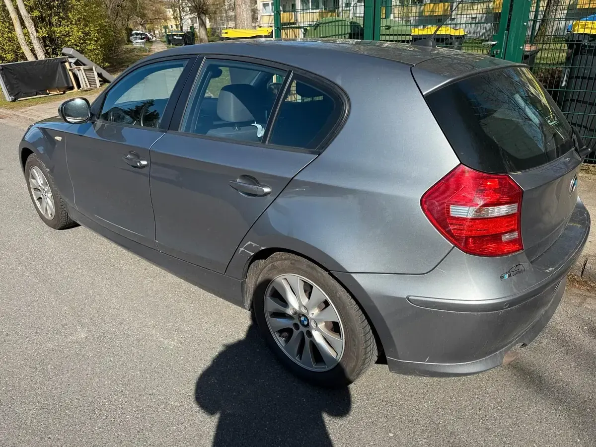 Gebraucht BMW 116 122 PS (89 kW) 2009 Grau Kleinwagen