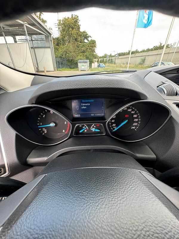 Grau Gebraucht 2014 Ford Kuga SUV | 12.500 € (Etwas zu teuer) - Bild 1/4