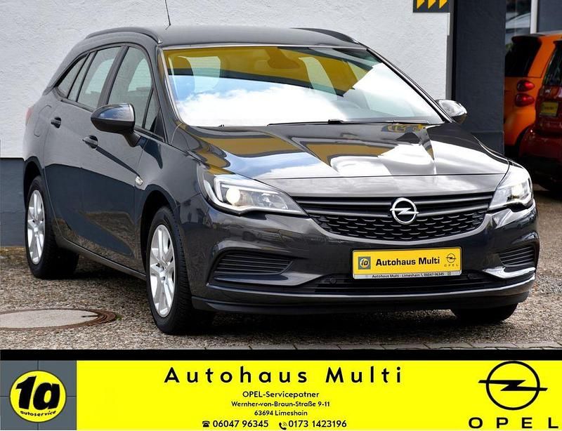 Phantom/rocky/asteroid grey (metallic) Gebraucht 2016 Opel Astra Selection Kombi | 6.900 € (Etwas zu teuer) - Bild 1/4