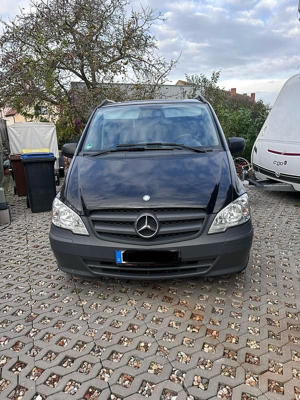 Schwarz Gebraucht 2014 Mercedes Vito Van | 10.800 € - Bild 1/4