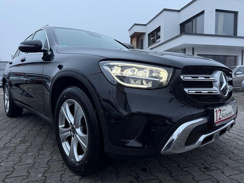 Gebraucht Mercedes GLC220 194 PS (142 kW) 2022 Schwarz SUV