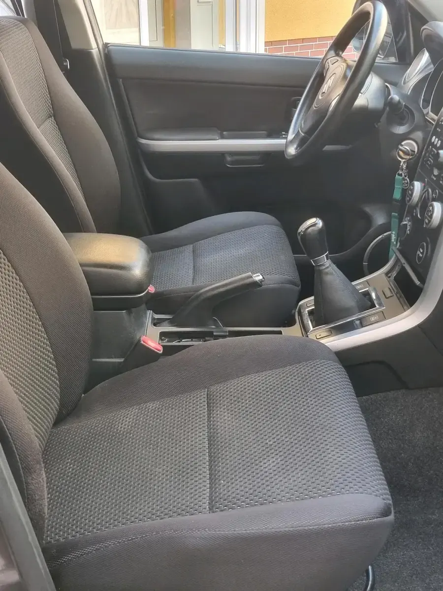 Gebraucht Suzuki Grand Vitara 130 PS (95 kW) 2010 Grau SUV