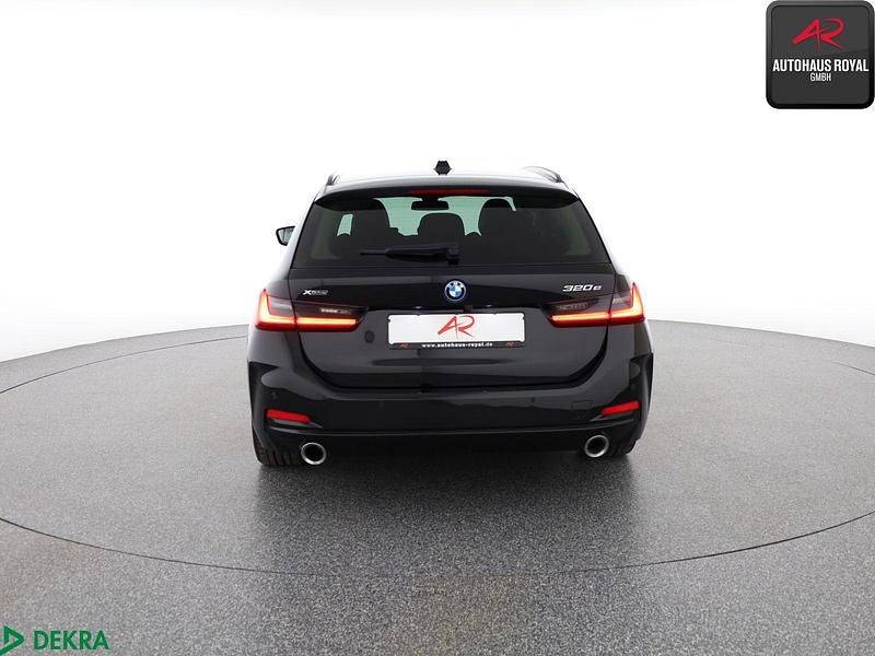 Gebraucht BMW 320e Shadowline 163 PS (119 kW) 2022 Schwarz ii Kombi