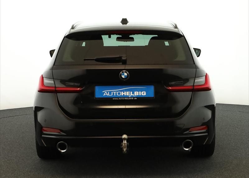 Gebraucht BMW 320 190 PS (139 kW) 2022 Saphirschwarz metallic Kombi