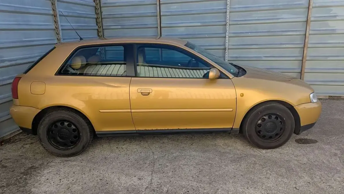 Używany Audi A3 Attraction 101 KM (74 kW) 1997 Żółty Hatchback