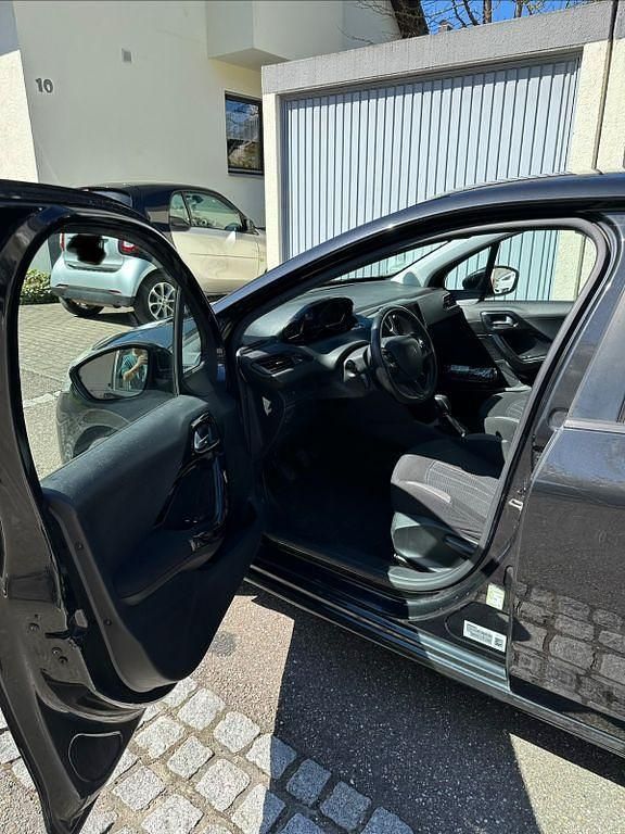 Gebraucht Peugeot 208 Active 95 PS (69 kW) 2012 Schwarz Kleinwagen
