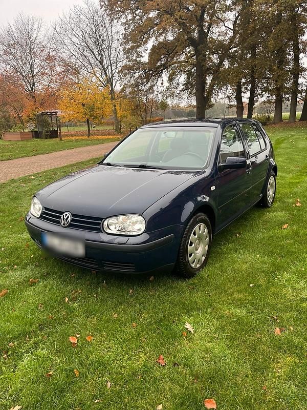 Blau Gebraucht 2002 VW Golf IV Kleinwagen | 2.790 € (Etwas zu teuer) - Bild 1/4