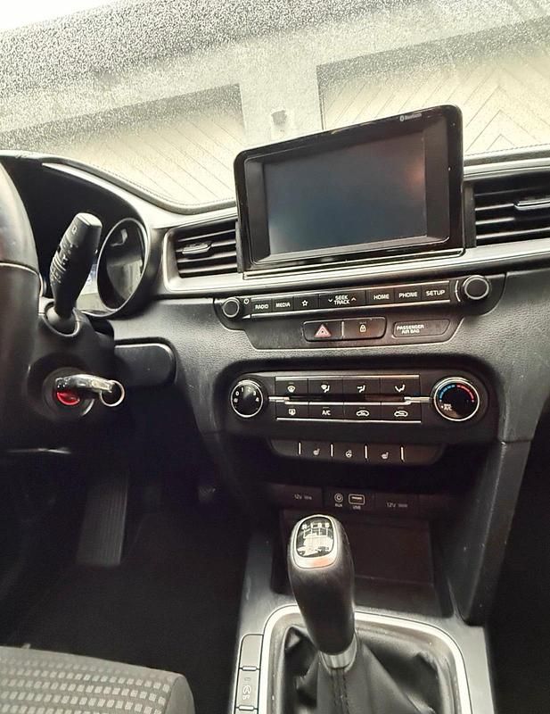 Gebraucht Kia Ceed 120 PS (88 kW) 2019 Weiß Kleinwagen