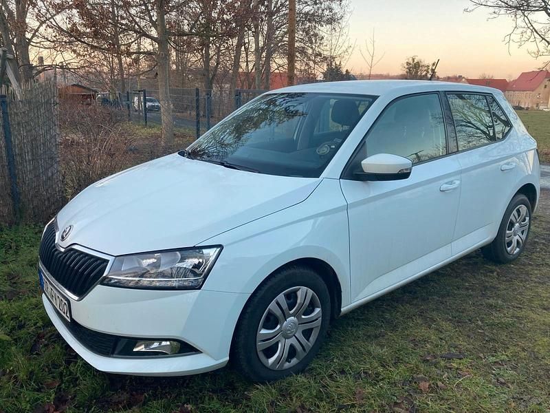 Weiß Gebraucht 2019 Skoda Fabia Kleinwagen | 8.800 € (Guter Preis) - Bild 1/4