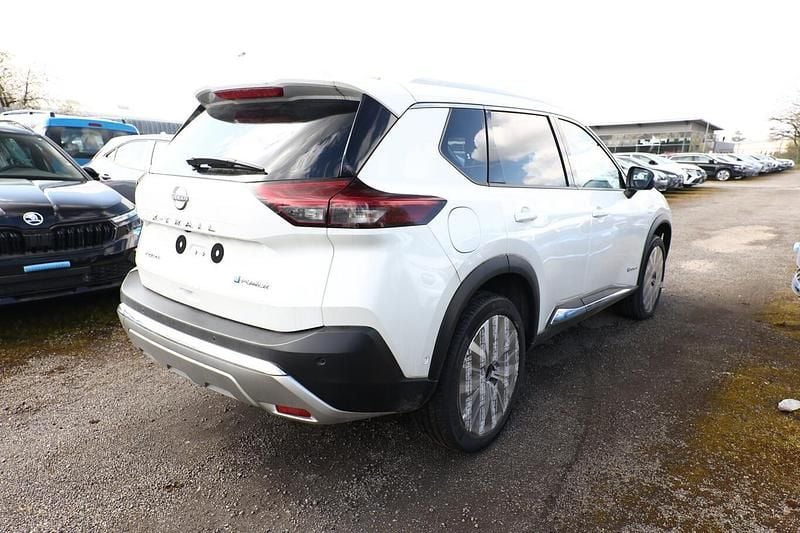 Neu Nissan X-Trail Tekna+ 213 PS (156 kW) 2025 Pearl white perleffekt SUV