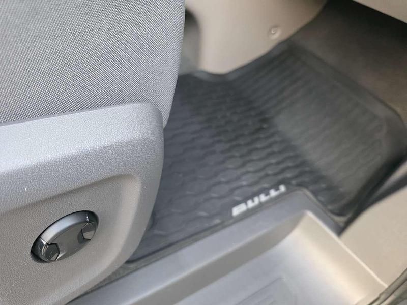 Gebraucht VW Multivan 150 PS (110 kW) 2024 Schwarz Van