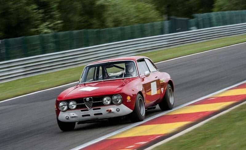 Rot Gebraucht 1970 Alfa Romeo 1750 Limousine | 88.840 € - Bild 1/4