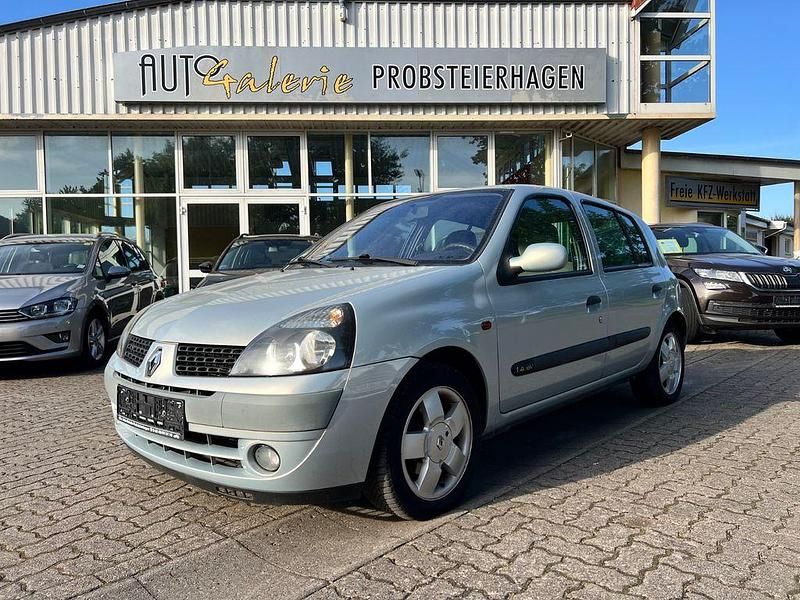 Silber Gebraucht 2002 Renault Clio II Privilege Limousine | 5.490 € - Bild 1/4