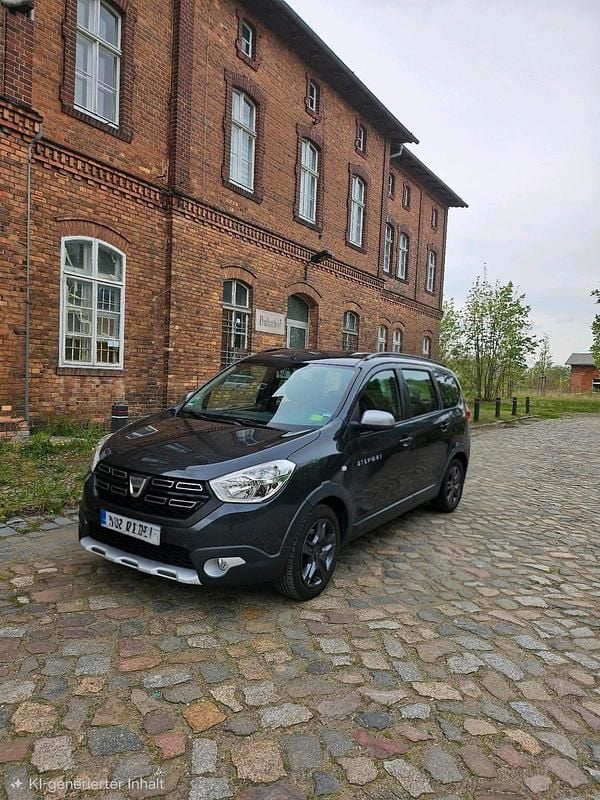 Gebraucht Dacia Lodgy Celebration 109 PS (80 kW) 2017 Blau Van / Kleinbus