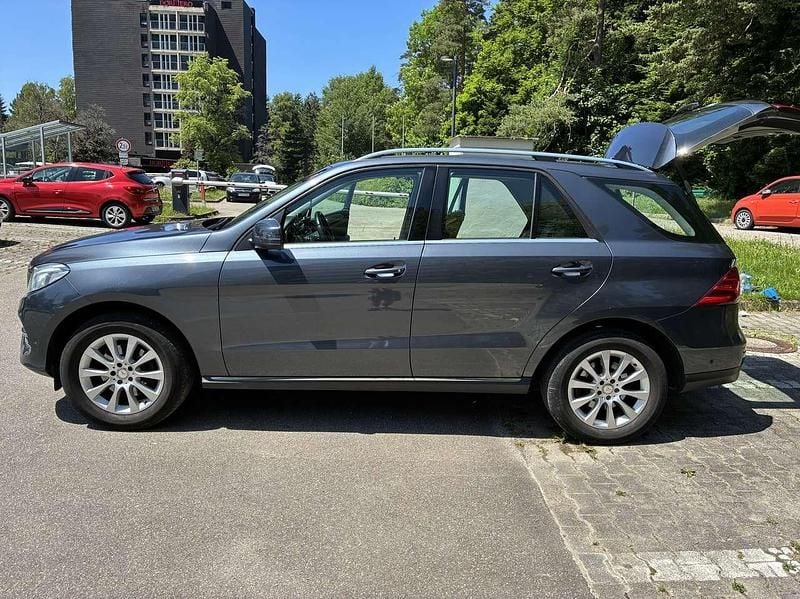 Gebraucht Mercedes GLE250 204 PS (150 kW) 2016 Grau SUV