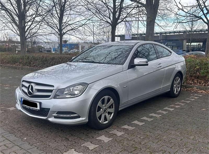 Silber Gebraucht 2011 Mercedes C180 Coupé | 8.390 € (Superpreis) - Bild 1/4