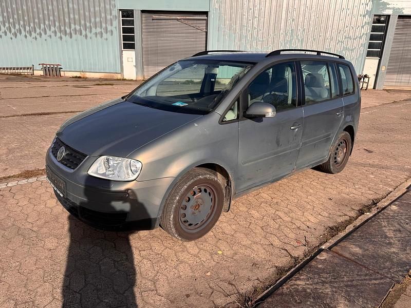 Grau Gebraucht 2004 VW Touran Van / Kleinbus | 700 € (Superpreis) - Bild 1/4