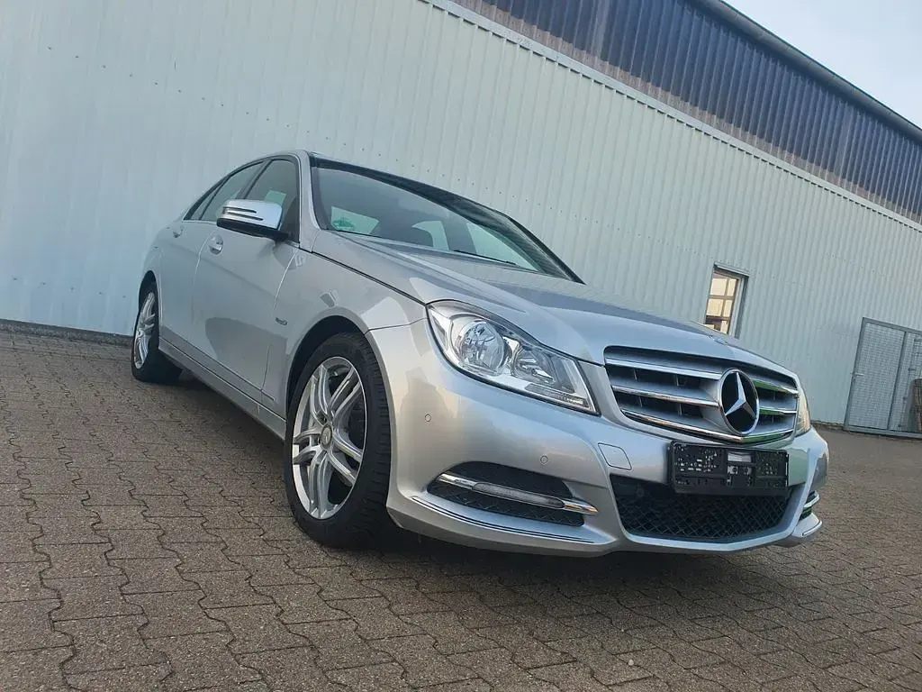 Gebraucht Mercedes C180 156 PS (114 kW) 2011 Silber Limousine