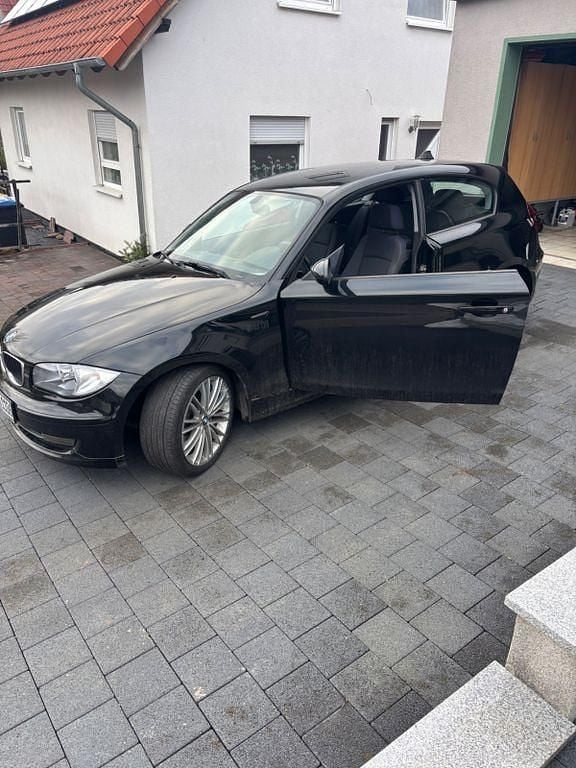 Gebraucht BMW 118 143 PS (105 kW) 2009 Schwarz Kleinwagen
